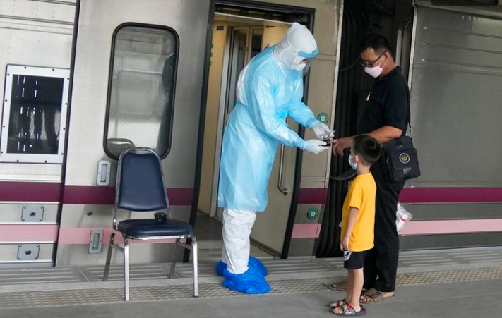 RS Penuh, Bangkok Kirim Pasien Covid-19 ke Kampungnya dengan Kereta